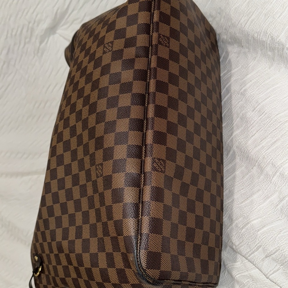 Louis Vuitton Neverfull GM Damier with Red Interior - Picture 8 of 13